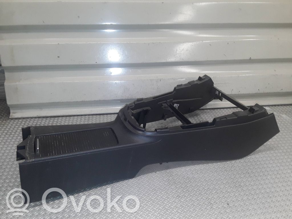 Volkswagen Golf VI Center console 