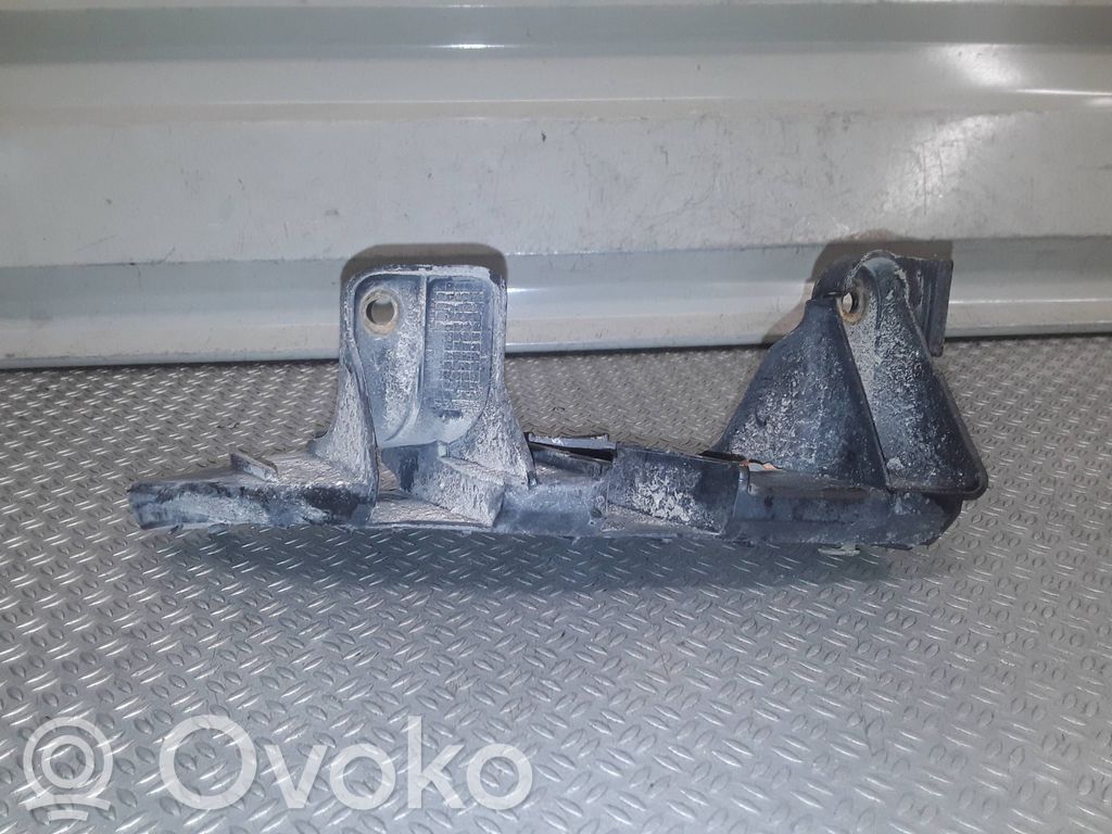 Rear bumper mounting bracket   1P0807378