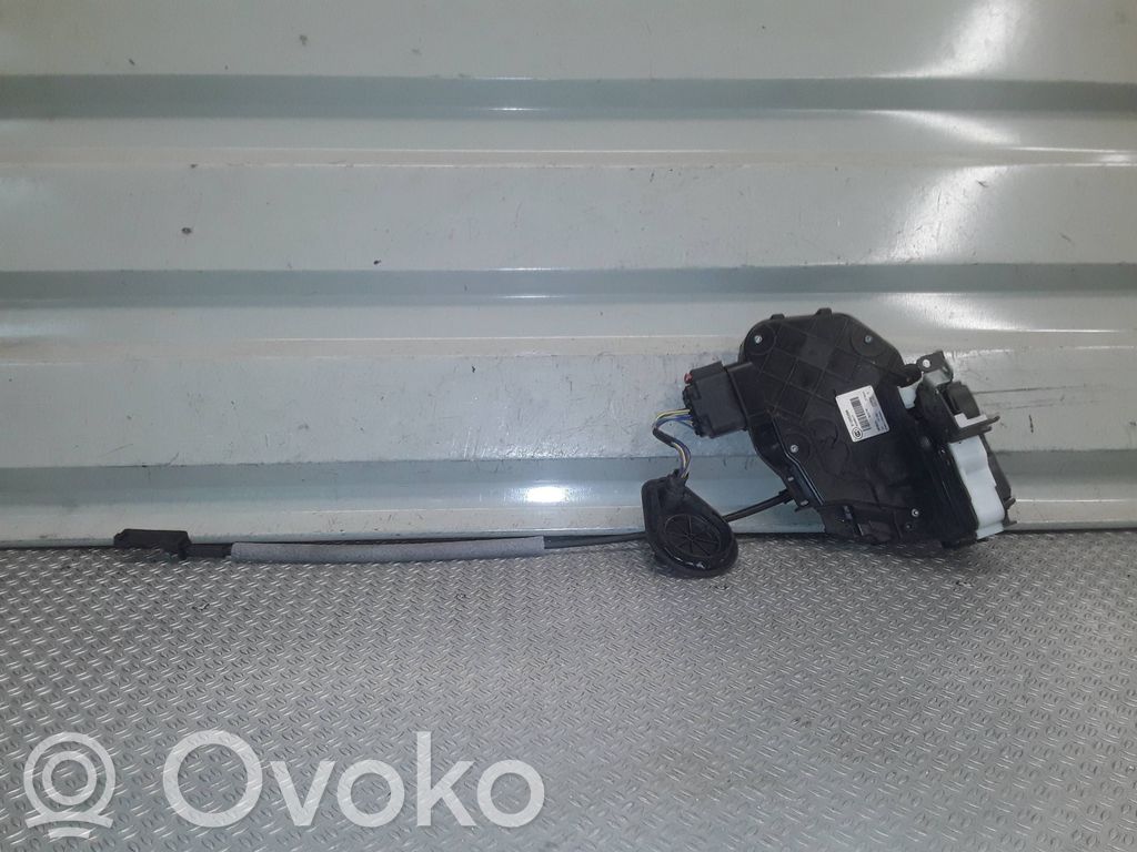 Priekšpusē slēdzene   31253286