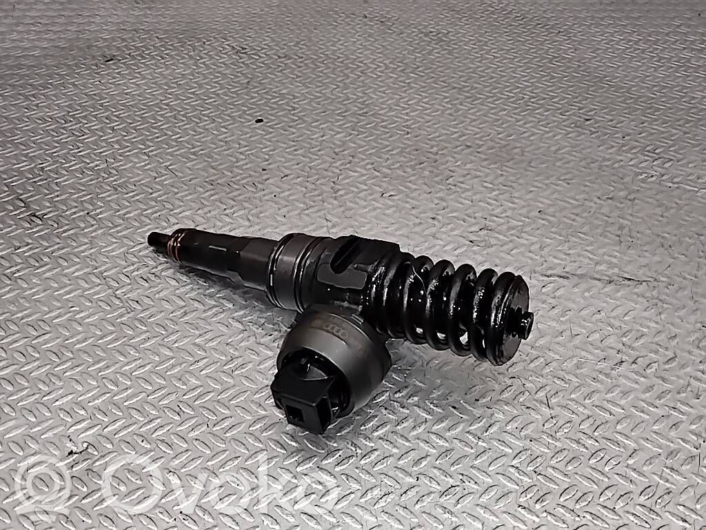 Volkswagen PASSAT B6 Injector combustibil 