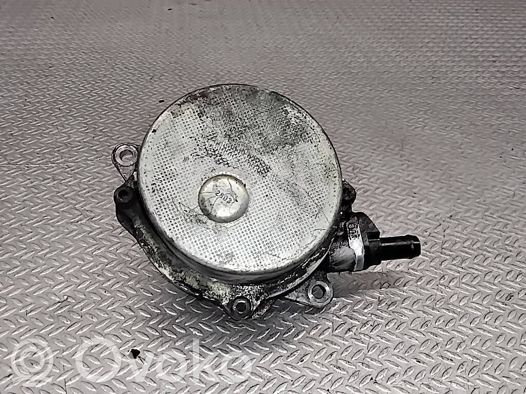 Vacuum pump   057145100