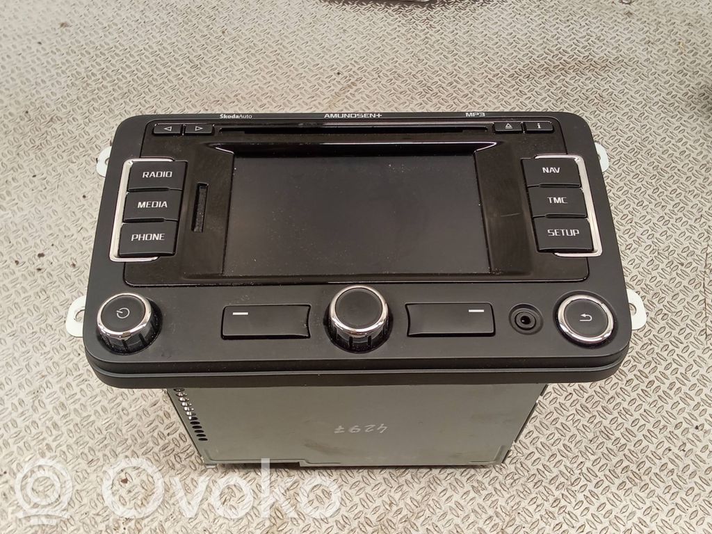 Panel / Radioodtwarzacz CD/DVD/GPS   3T0035192B