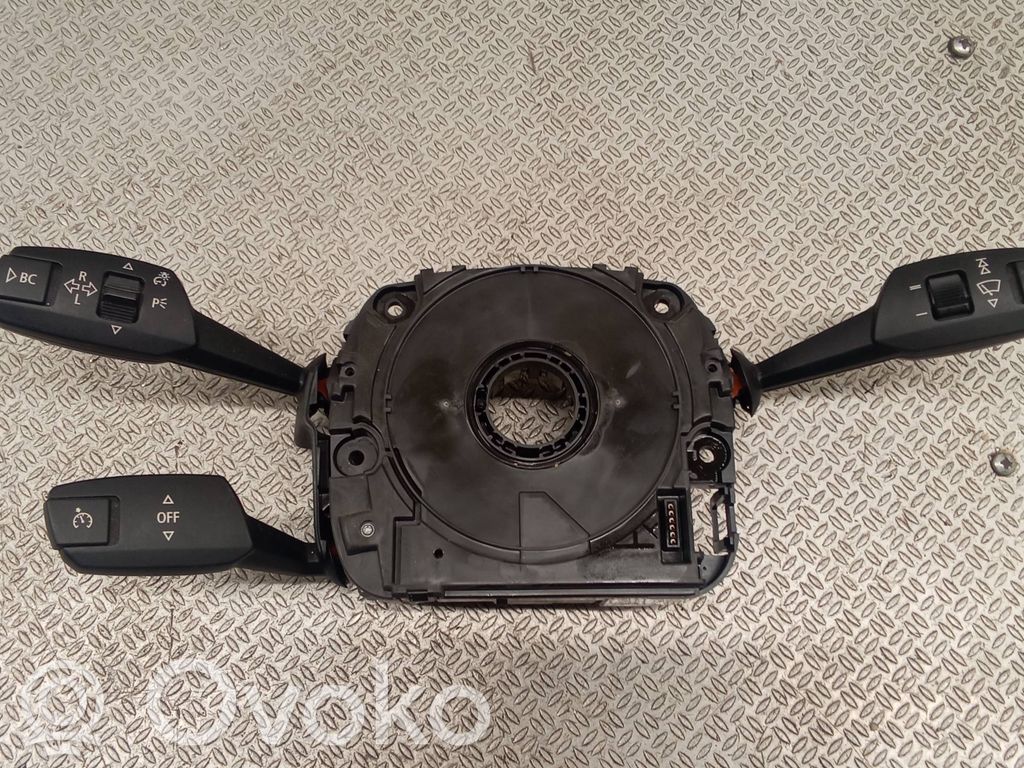 Wiper turn signal indicator stalk/switch   6962683