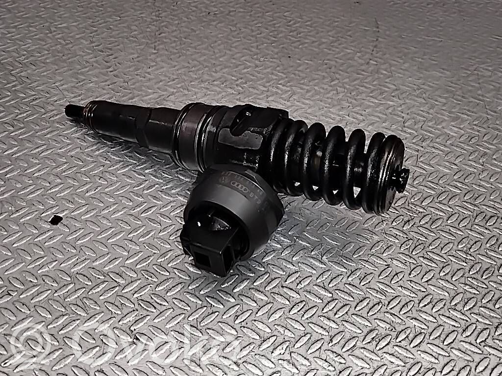 Injektor Einspritzdüse   038130073AG