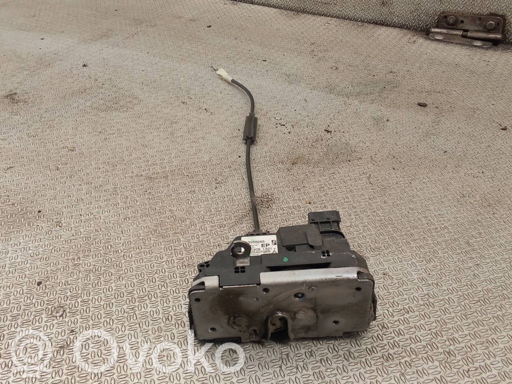 Opel Corsa D Aizmugurē slēdzene 