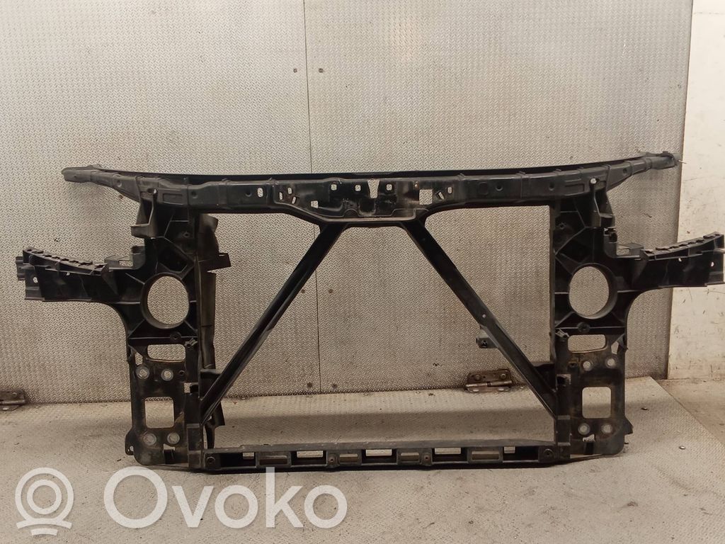 Audi Q7 4L Pas przedni 