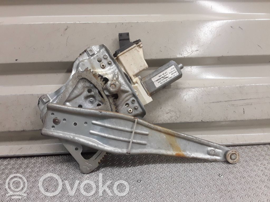 Toyota Corolla E120 E130 Regulador de puerta trasera con motor 
