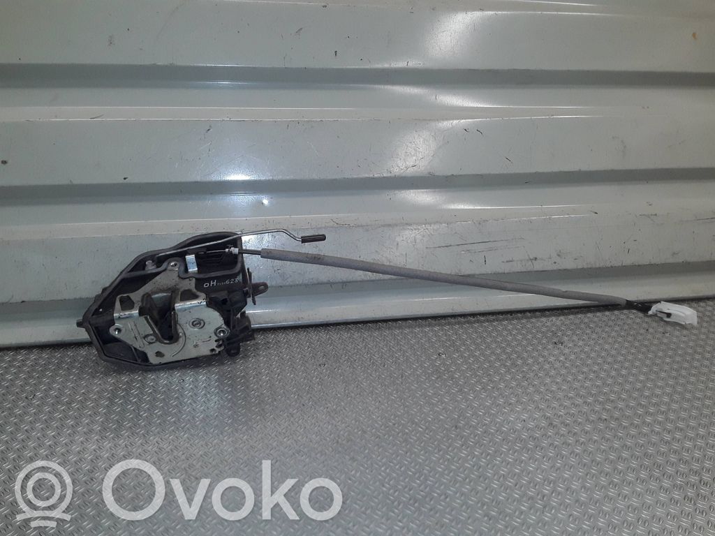 BMW 1 E81 E87 Front door lock 