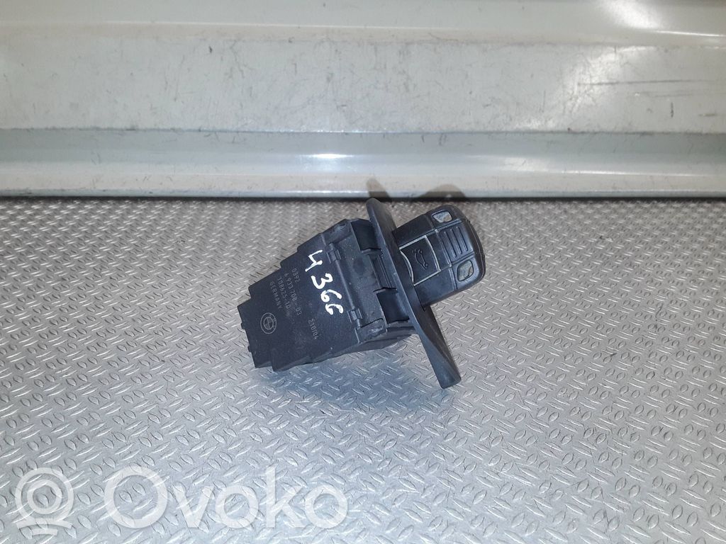 BMW 1 E81 E87 Užvedimo spynelė 
