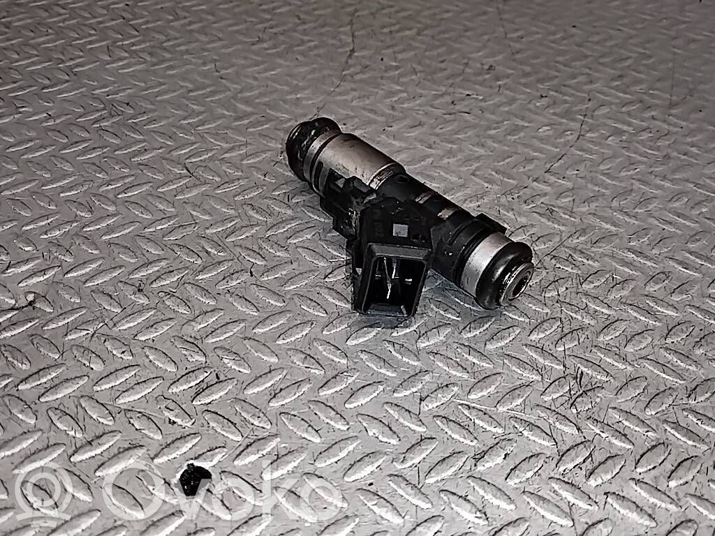 Peugeot 206+ Fuel injector 
