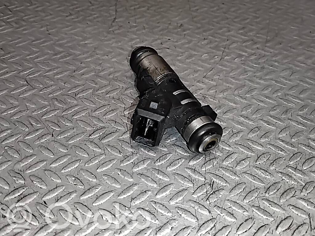 Peugeot 206+ Fuel injector 