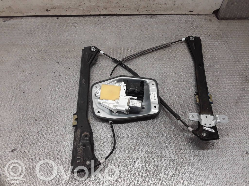 Elektryczny podnośnik szyby drzwi przednich   1K6837462B