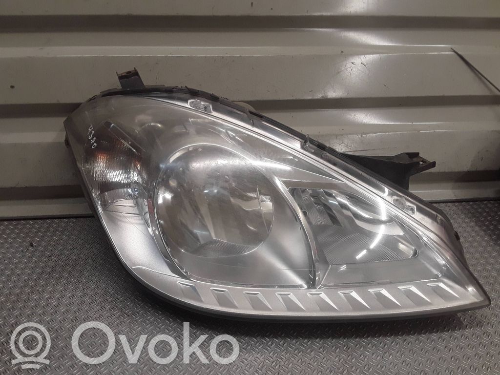 Mercedes-Benz A W169 Lampa przednia 