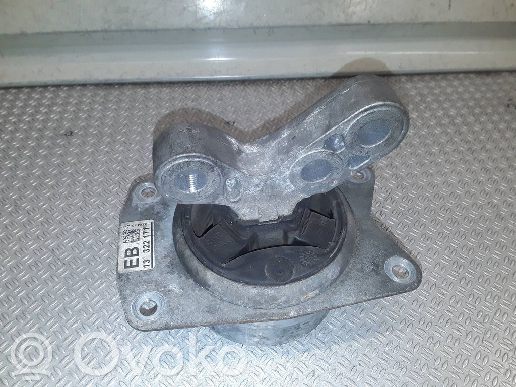 Opel Insignia A Engine mount bracket 