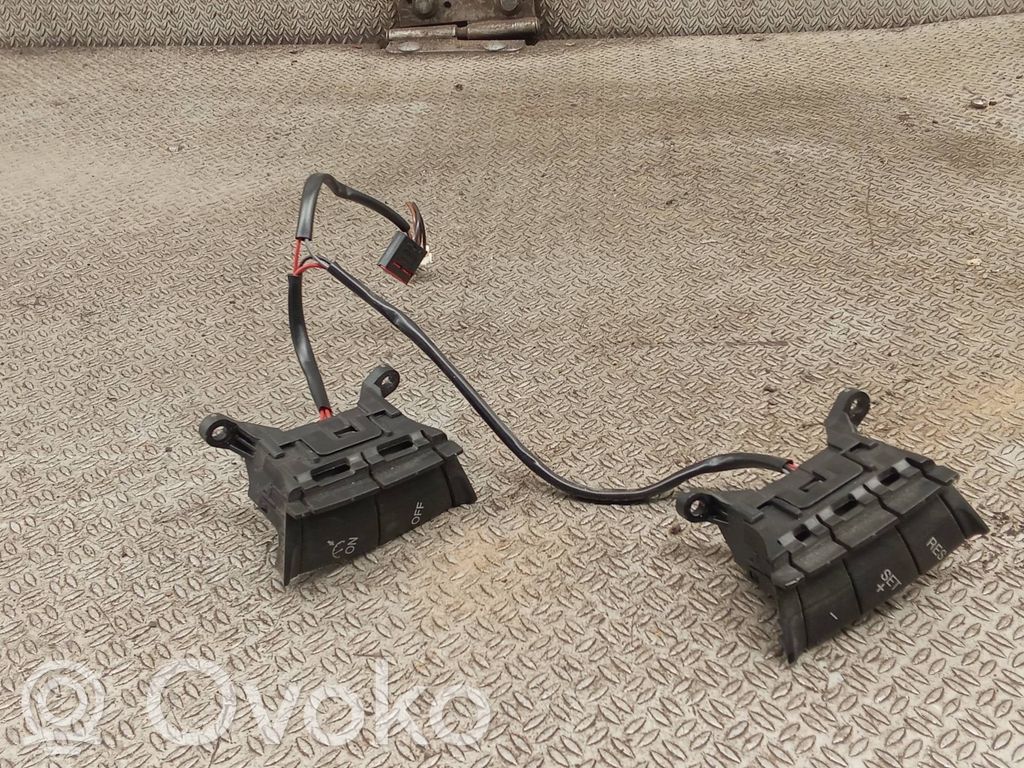 Ford Focus Steering wheel buttons/switches 