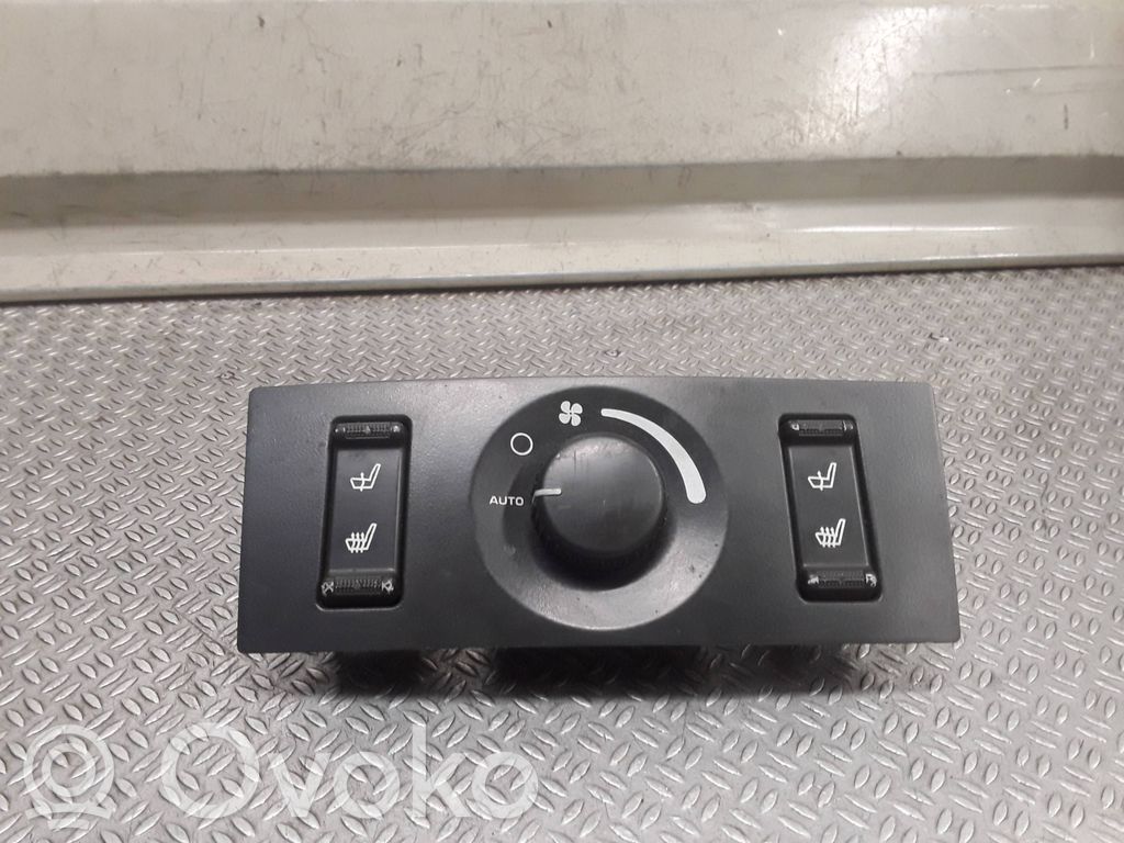 Chrysler Pacifica Climate control unit 