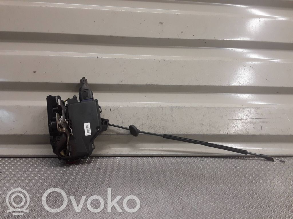 Priekšpusē slēdzene   3D1837015