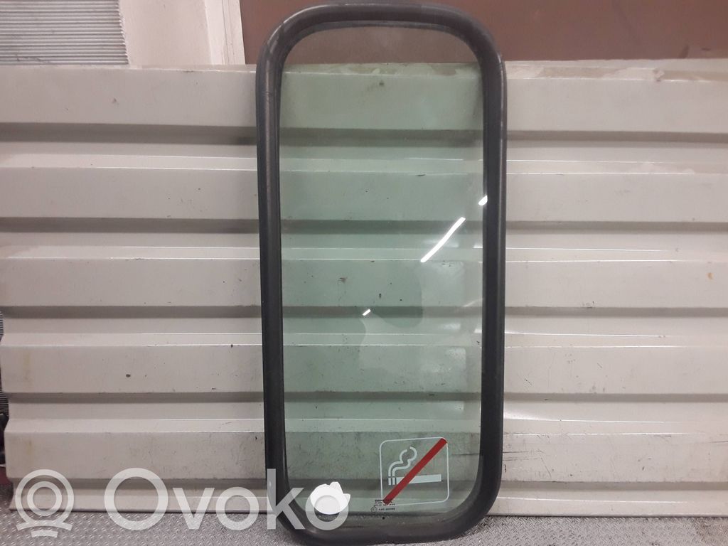Side middle window/glass