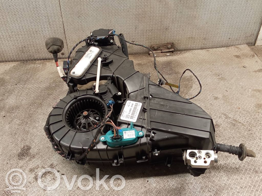 Ansamblu cutie climatizare interioară   4L0820004E,7H0819021A