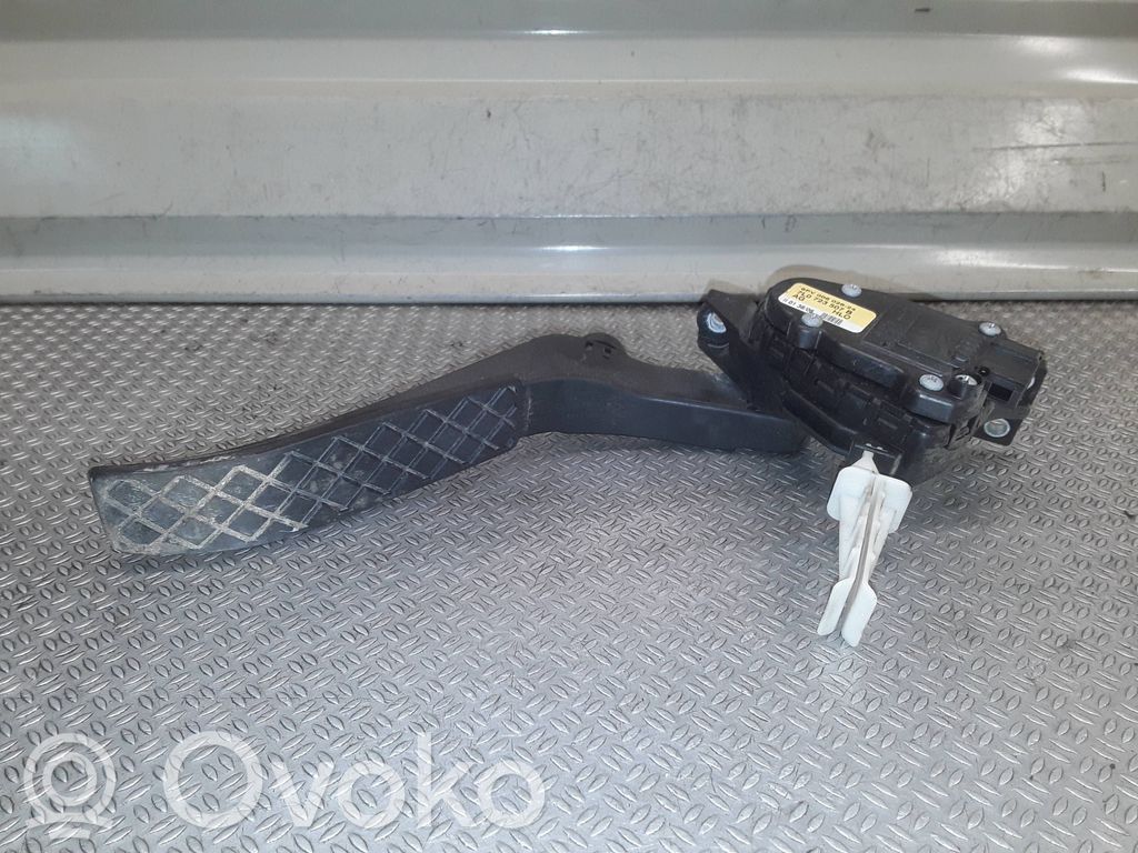 Accelerator throttle pedal   6PV00802624,7L0723507B