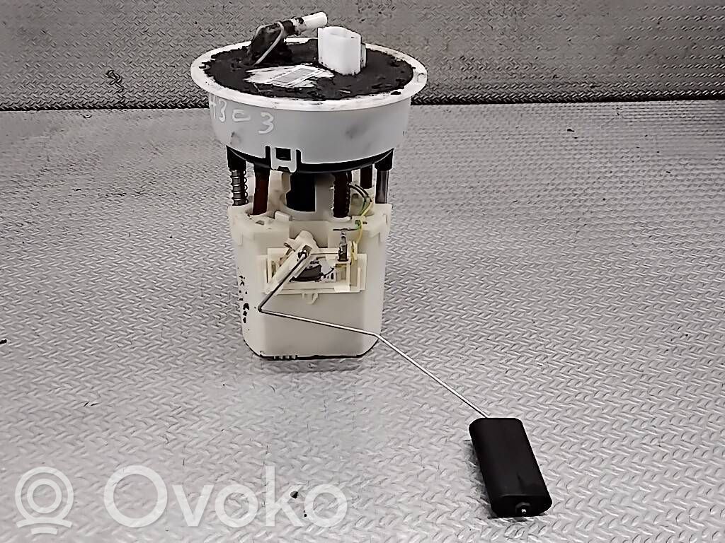 Bomba interna de combustible   8V519H307CA