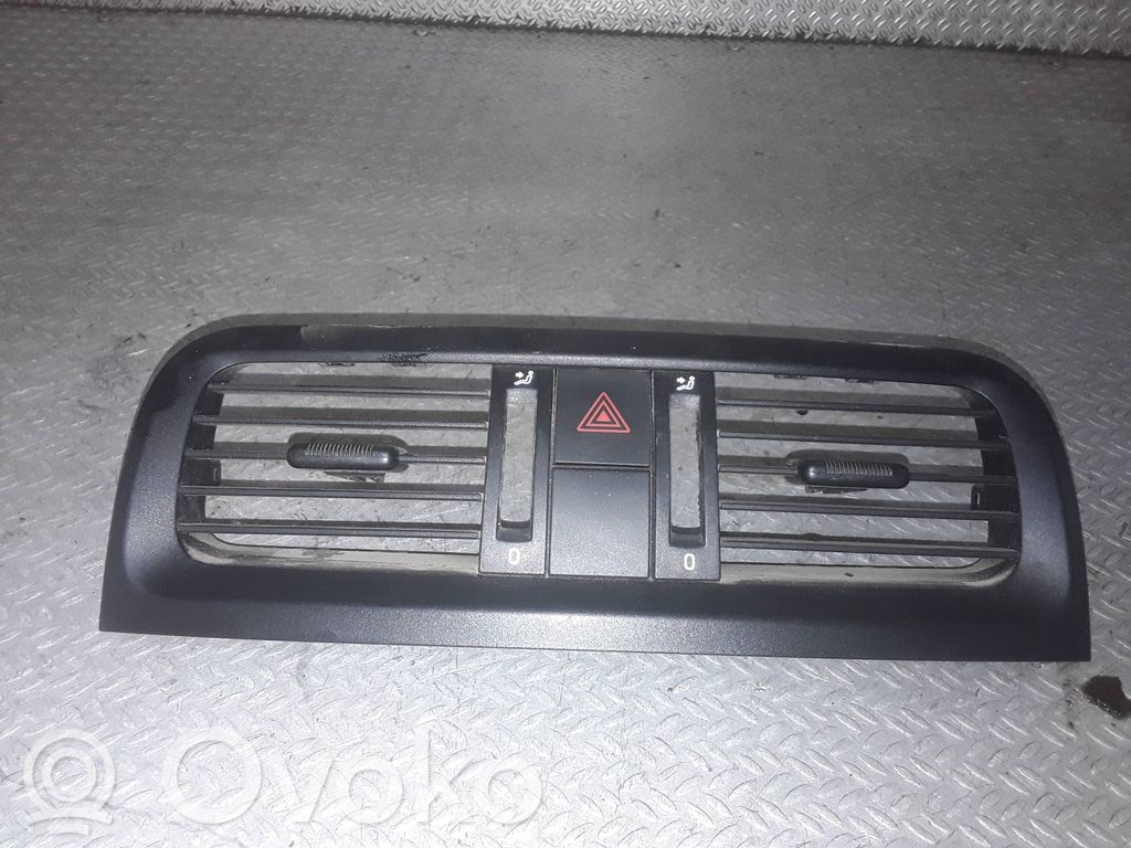 Skoda Roomster (5J) Rejilla de ventilación central del panel 