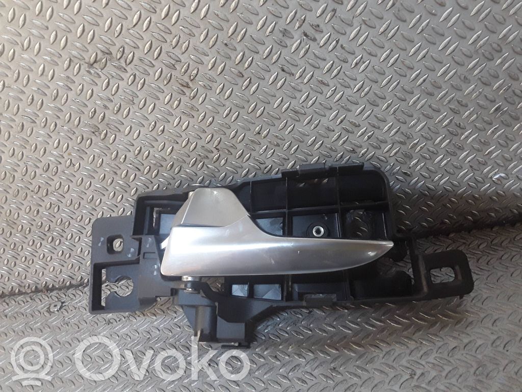 Manecilla interna puerta trasera   6M21U22601