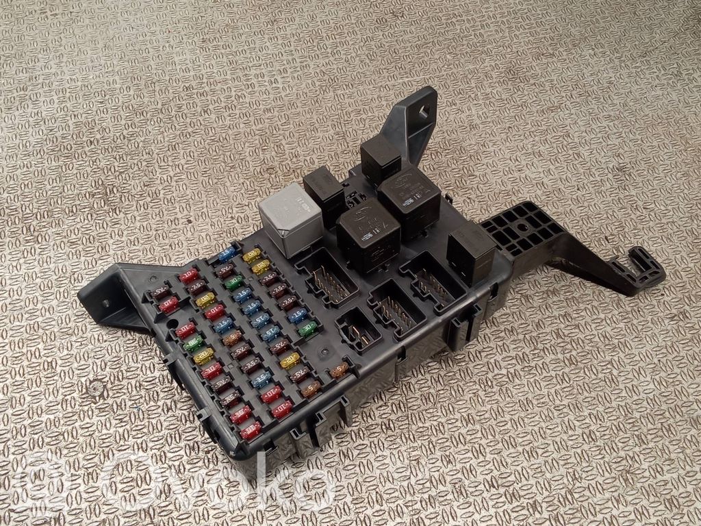 Jaguar X-Type Fuse module 