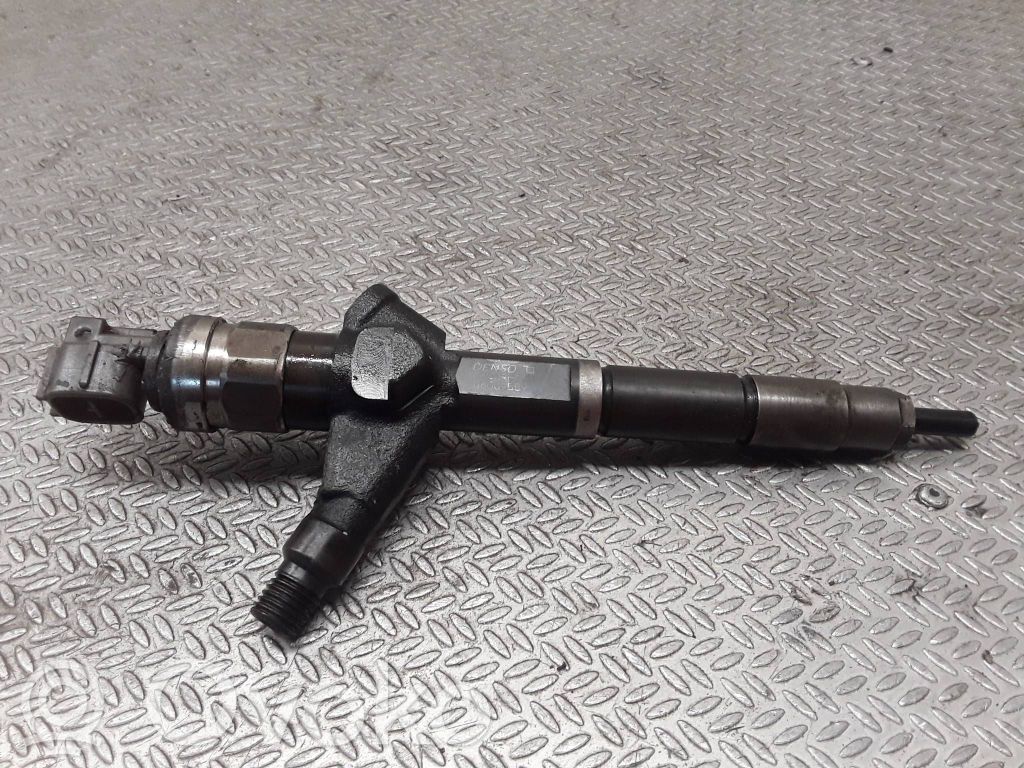 Nissan X-Trail T30 Inyector de combustible 