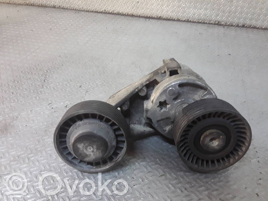 Volvo V70 Ģeneratora siksnas spriegotājs 