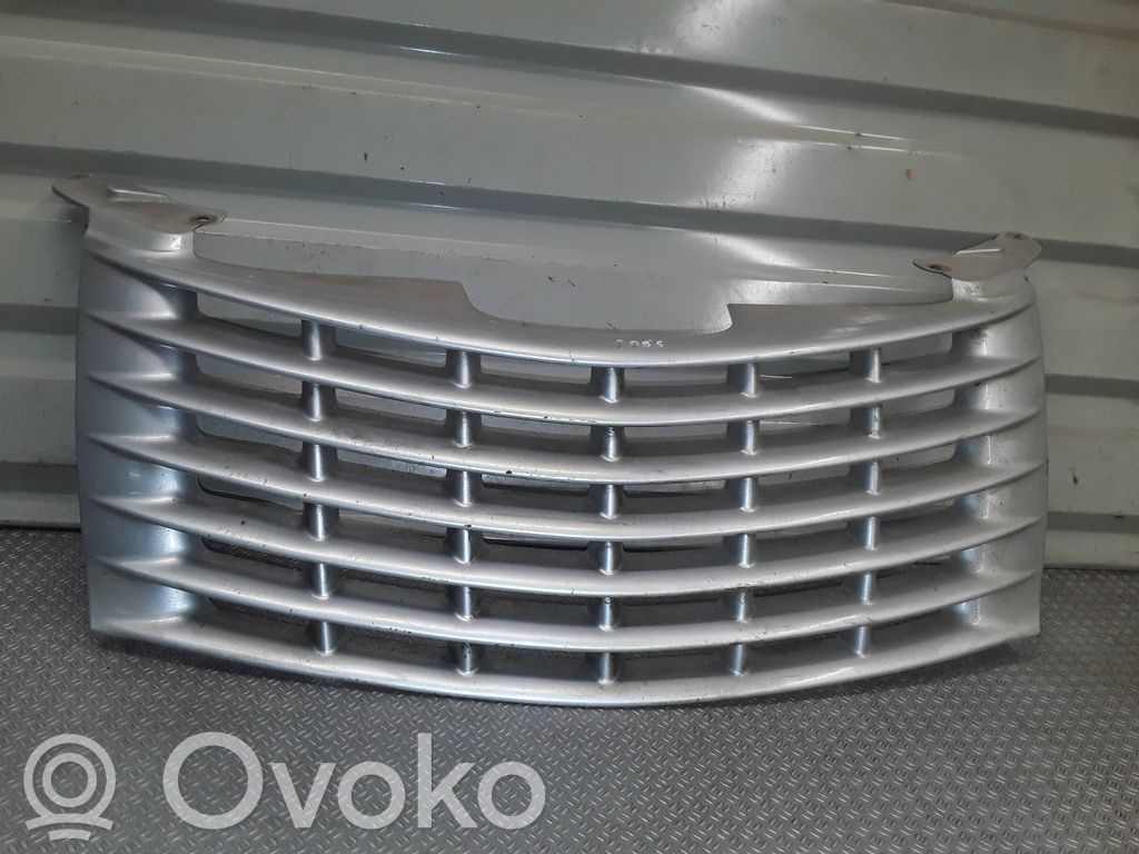 Chrysler PT Cruiser Front bumper upper radiator grill 