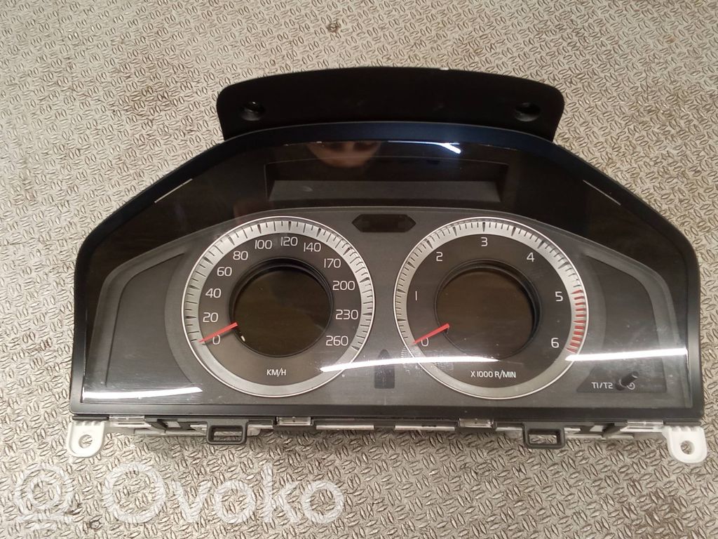 Speedometer (instrument cluster)   31270901AA,36002600,69399320U