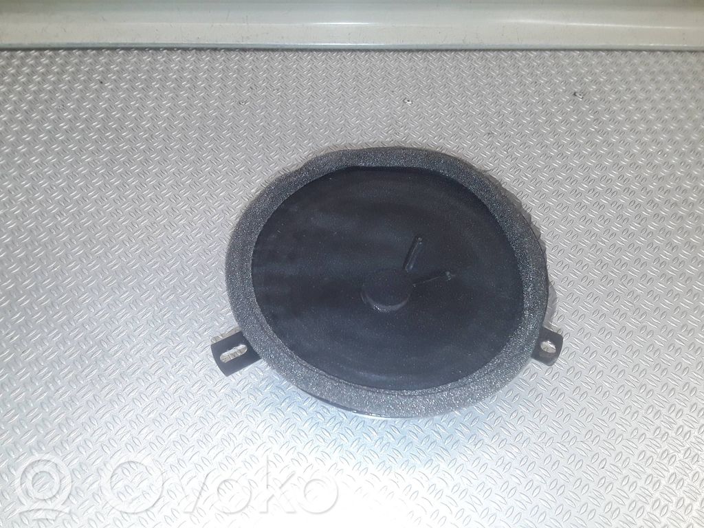 Dodge Nitro Takaoven kaiutin 
