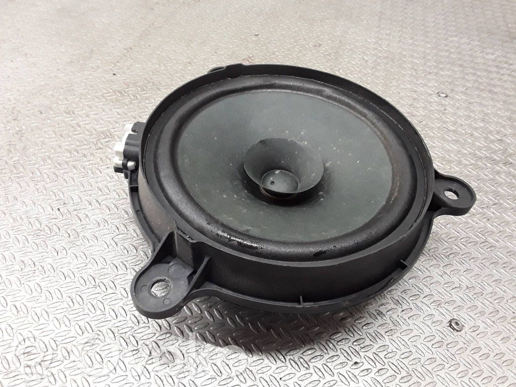 Rear door speaker   KE7066960
