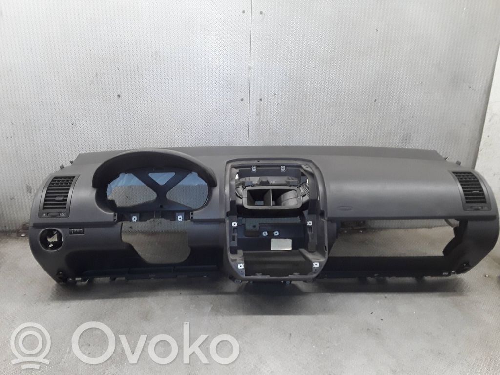 Volkswagen Polo IV 9N3 Panelis 