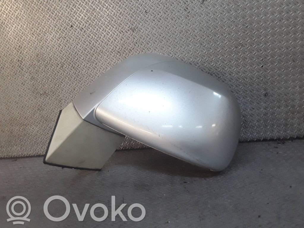 Chevrolet Captiva Front door electric wing mirror 