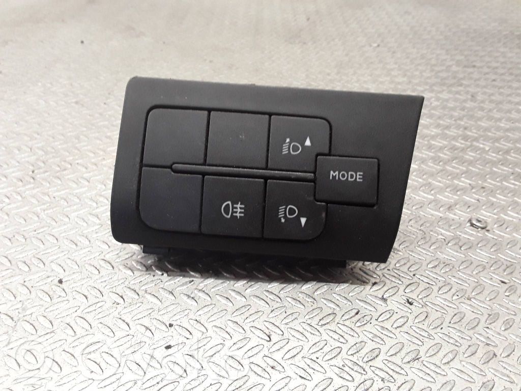 Fiat Ducato Headlight level height control switch 