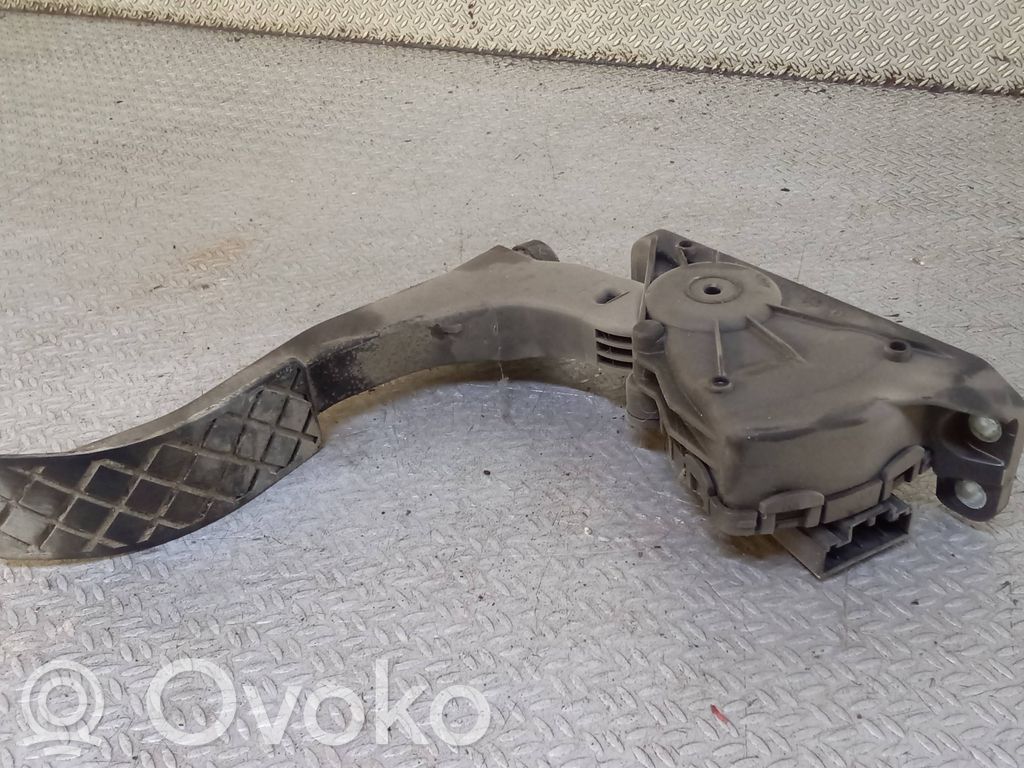Akceleratoriaus pedalas   4F1723523A
