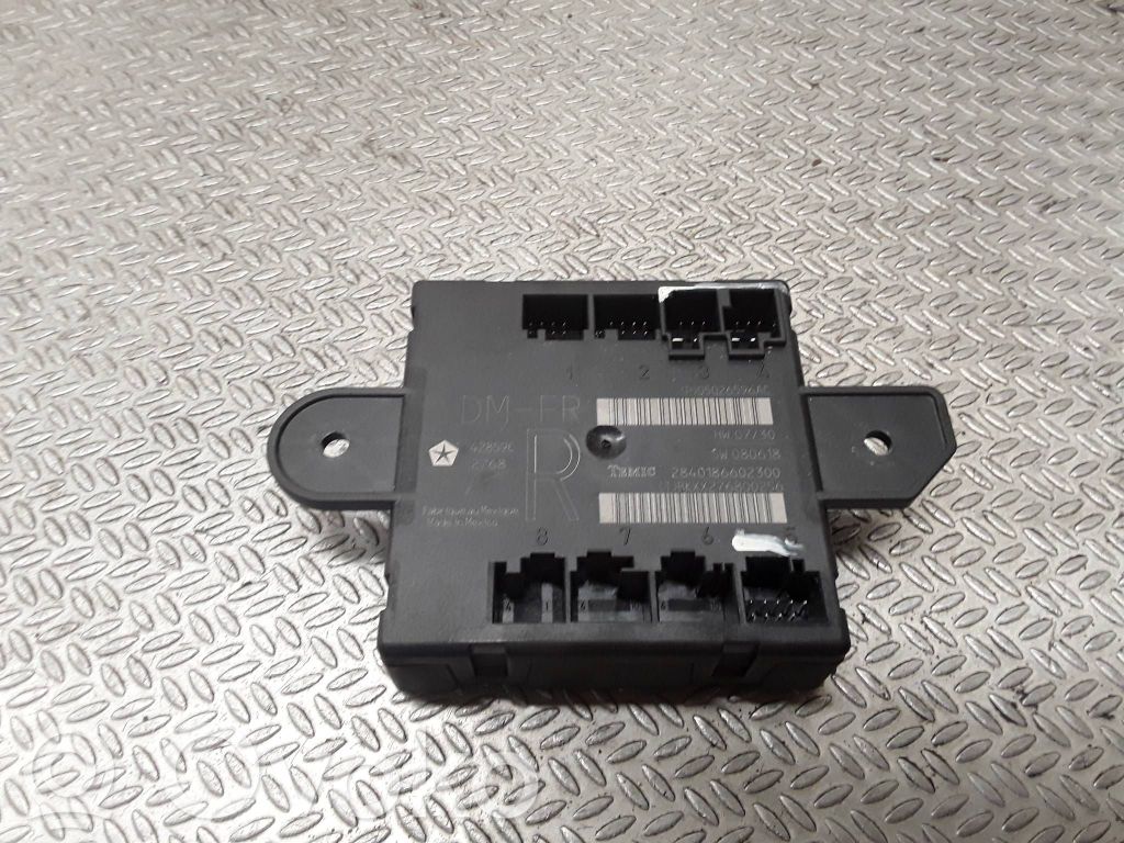 Door control unit/module   P05026596AC