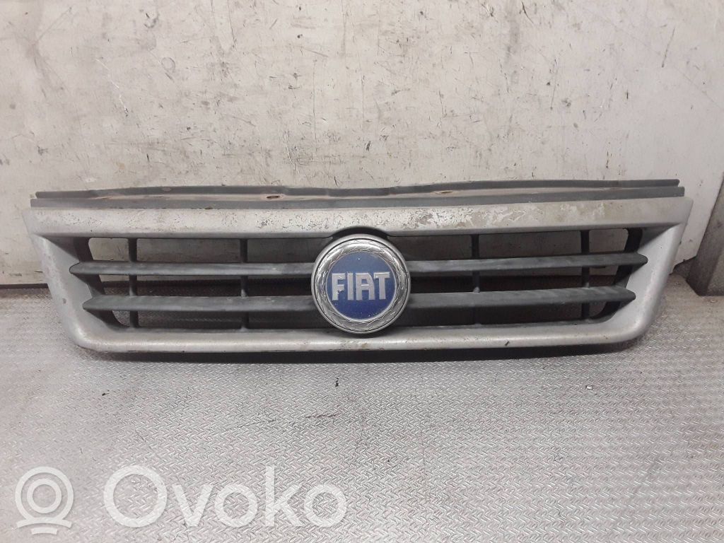 Fiat Ducato Etupuskurin ylempi jäähdytinsäleikkö 