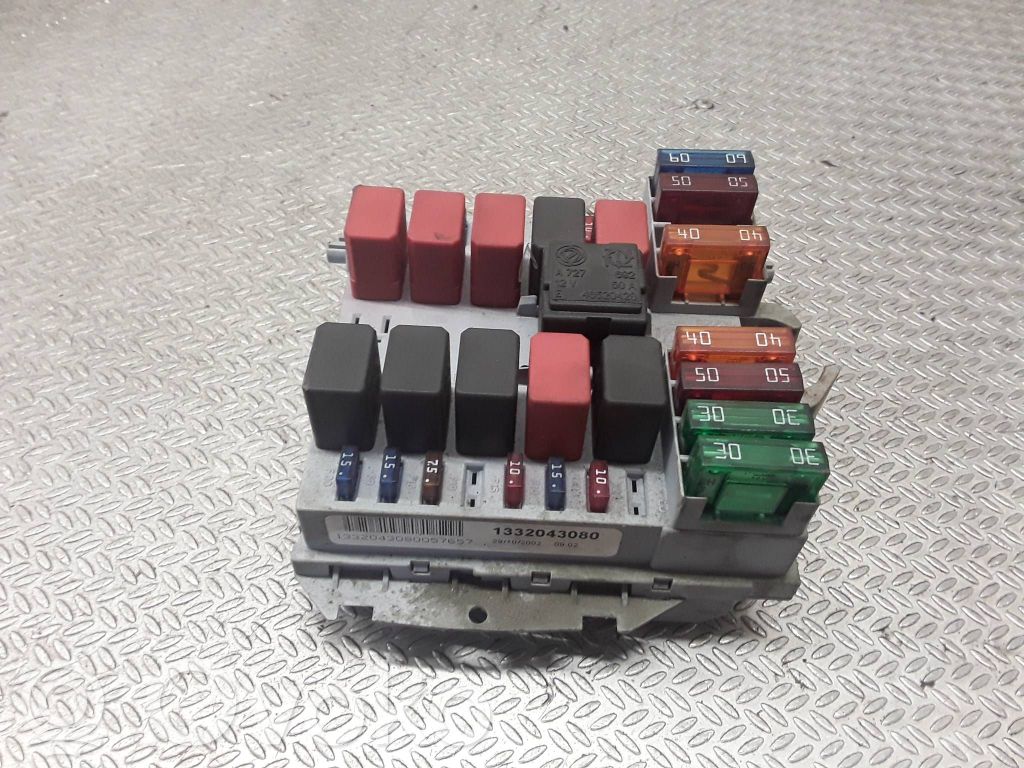 Fuse module   1332043080