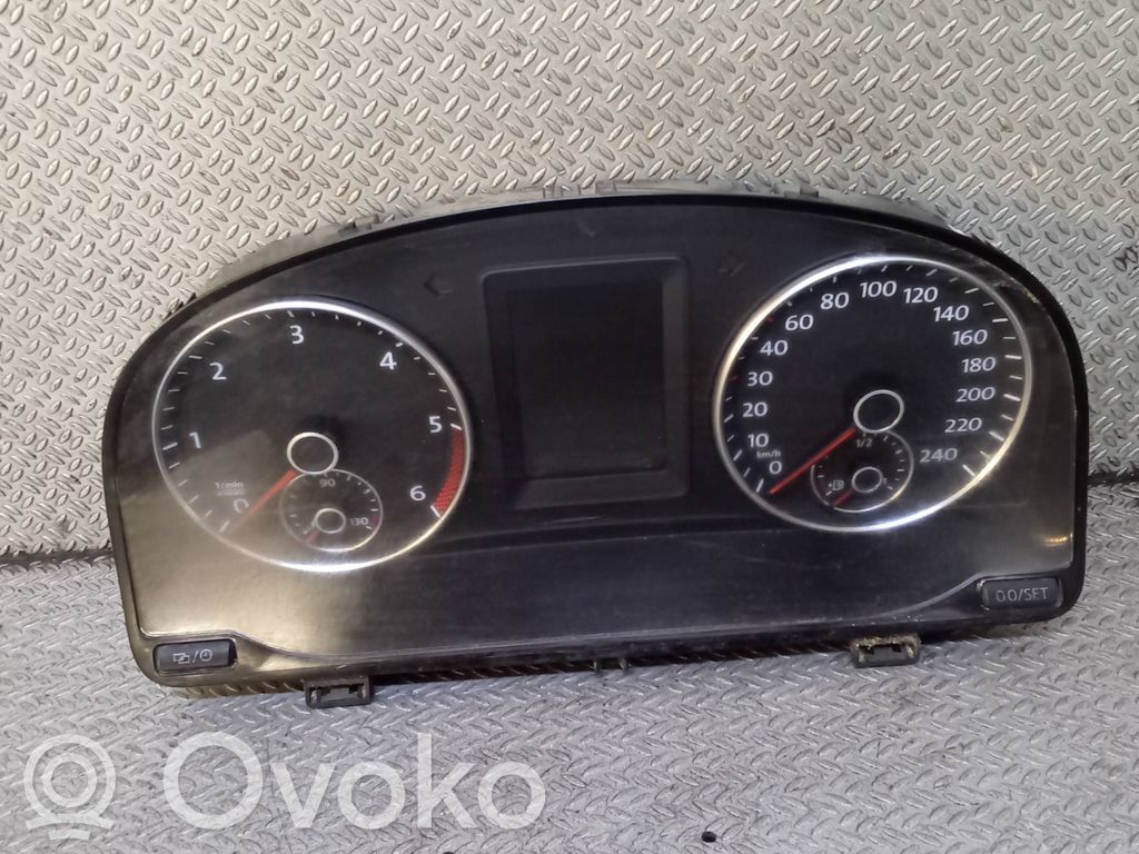 Volkswagen Caddy Speedometer (instrument cluster) 