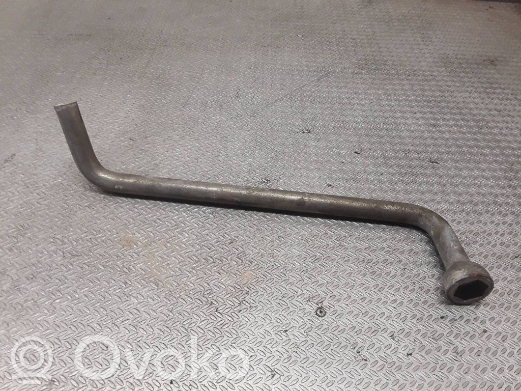 Clé à écrou de roue