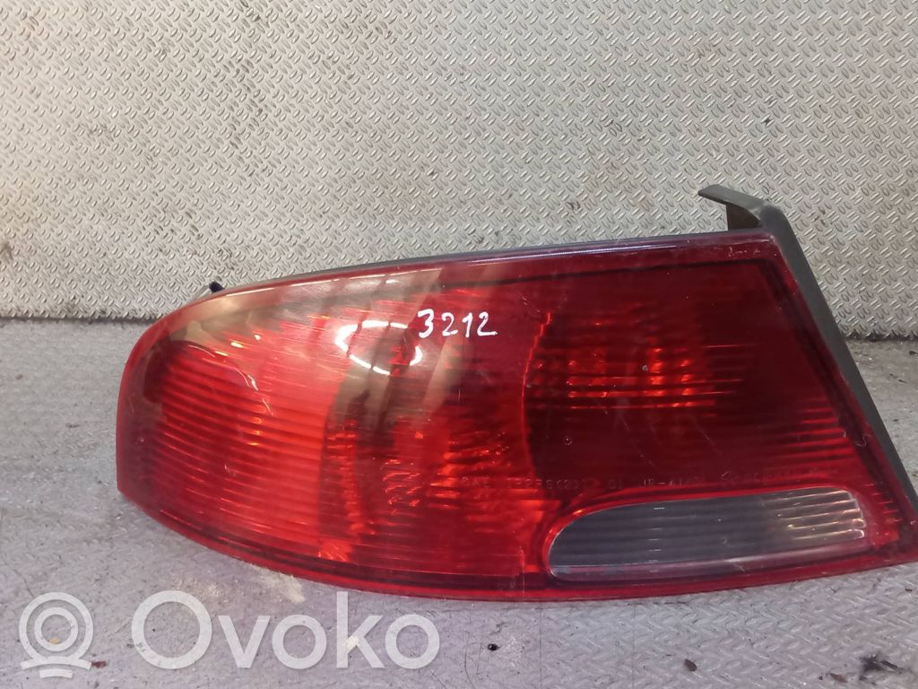 Dodge Stratus Lampă spate în caroserie