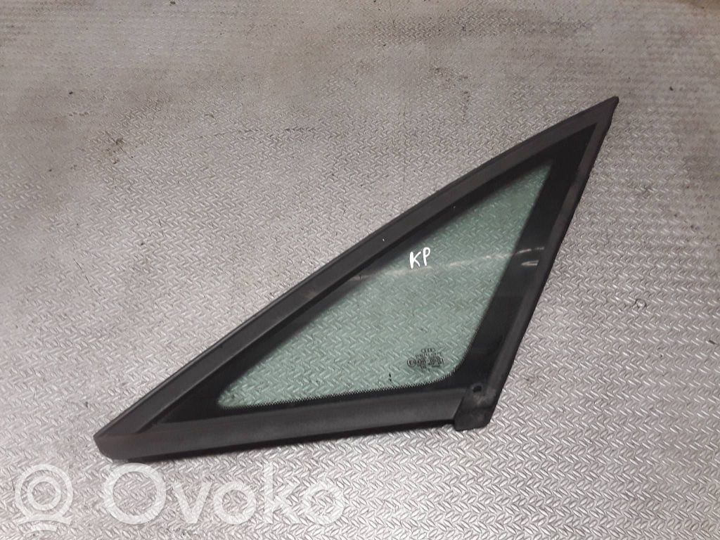 Fenêtre triangulaire avant / vitre