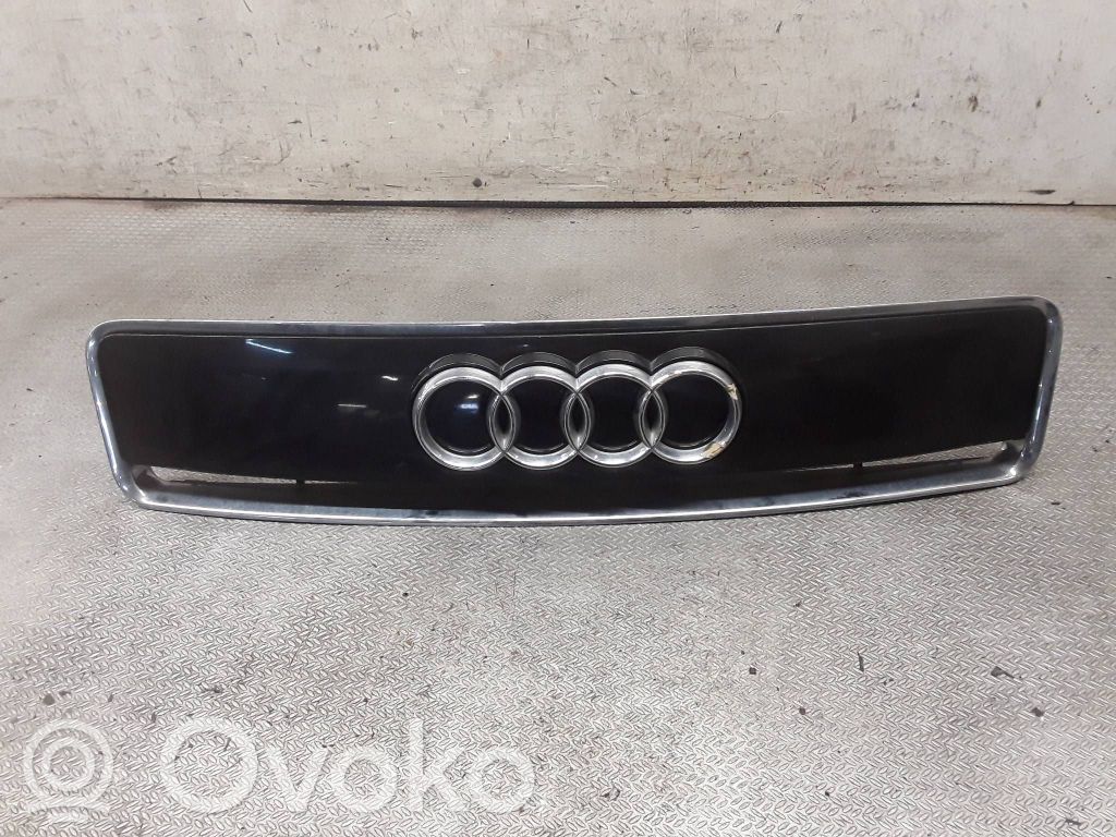 Front grill   8Z0010155E