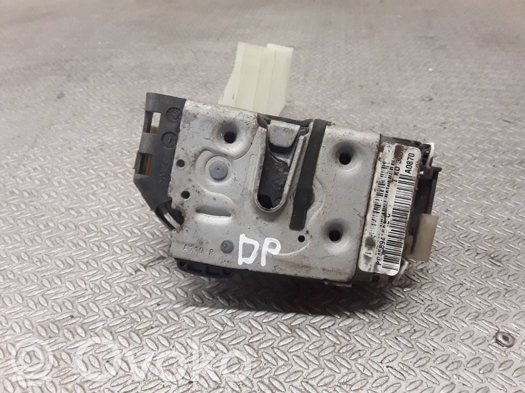 Jeep Patriot Priekšpusē slēdzene 