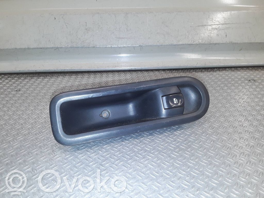 Renault Twingo II Interruptor del elevalunas eléctrico 