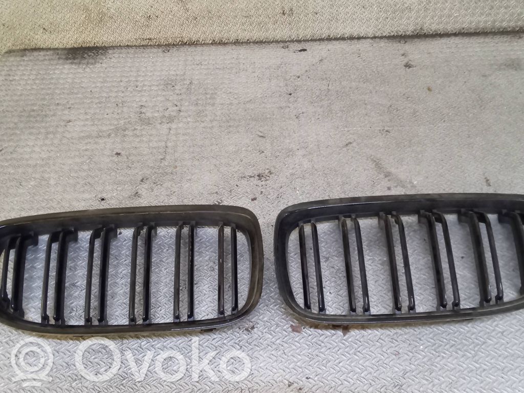 BMW 3 E90 E91 Etupuskurin ylempi jäähdytinsäleikkö