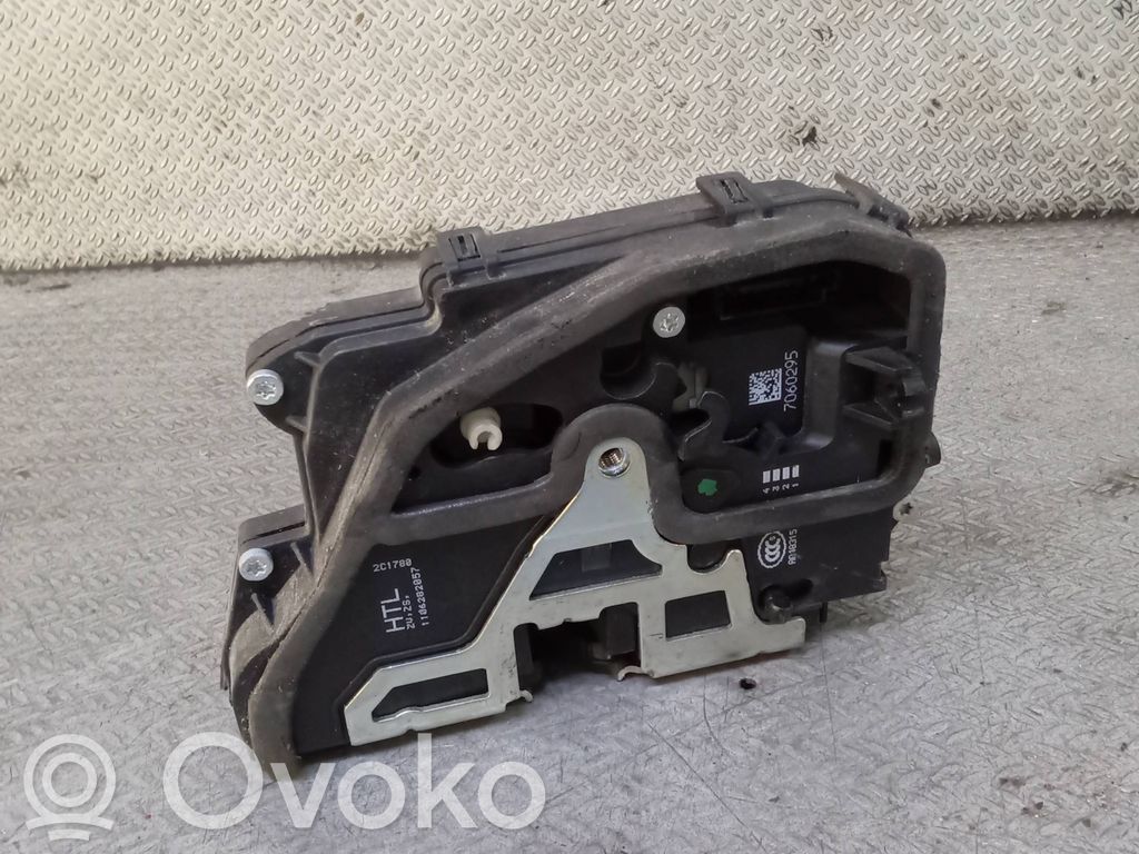 Rear door lock   7060295